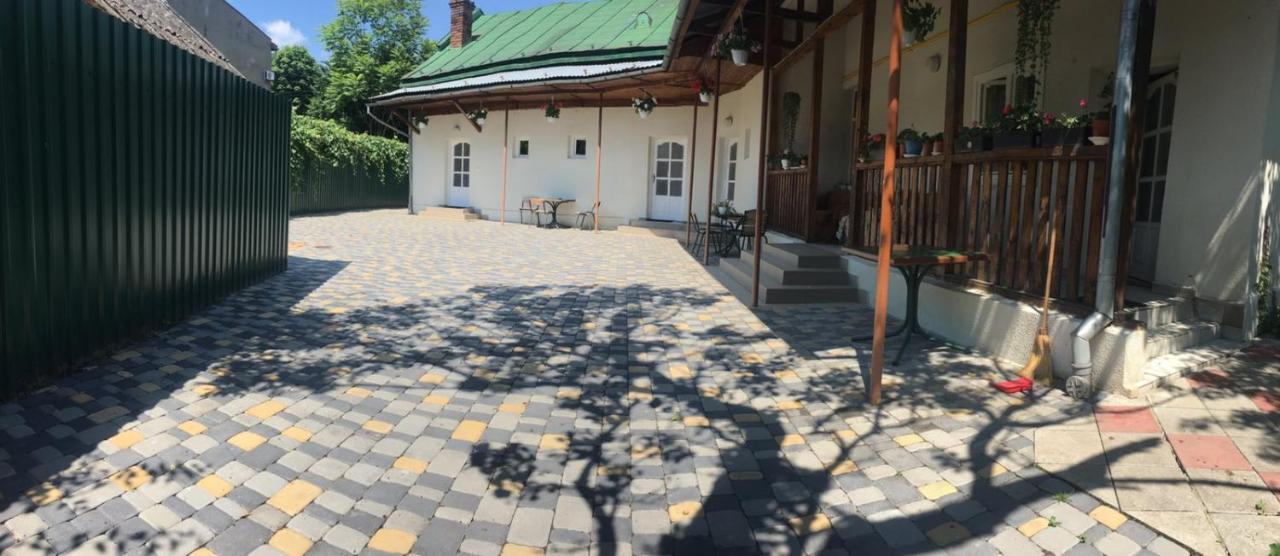 Gelena Гостьовий Двір Užhorod Exteriér fotografie